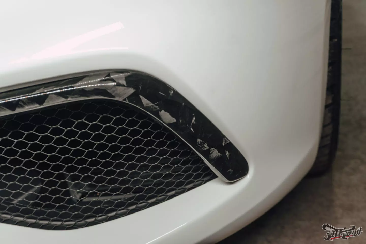 Замена бампера, доработка карбона и другие работы на Maserati Ghibli